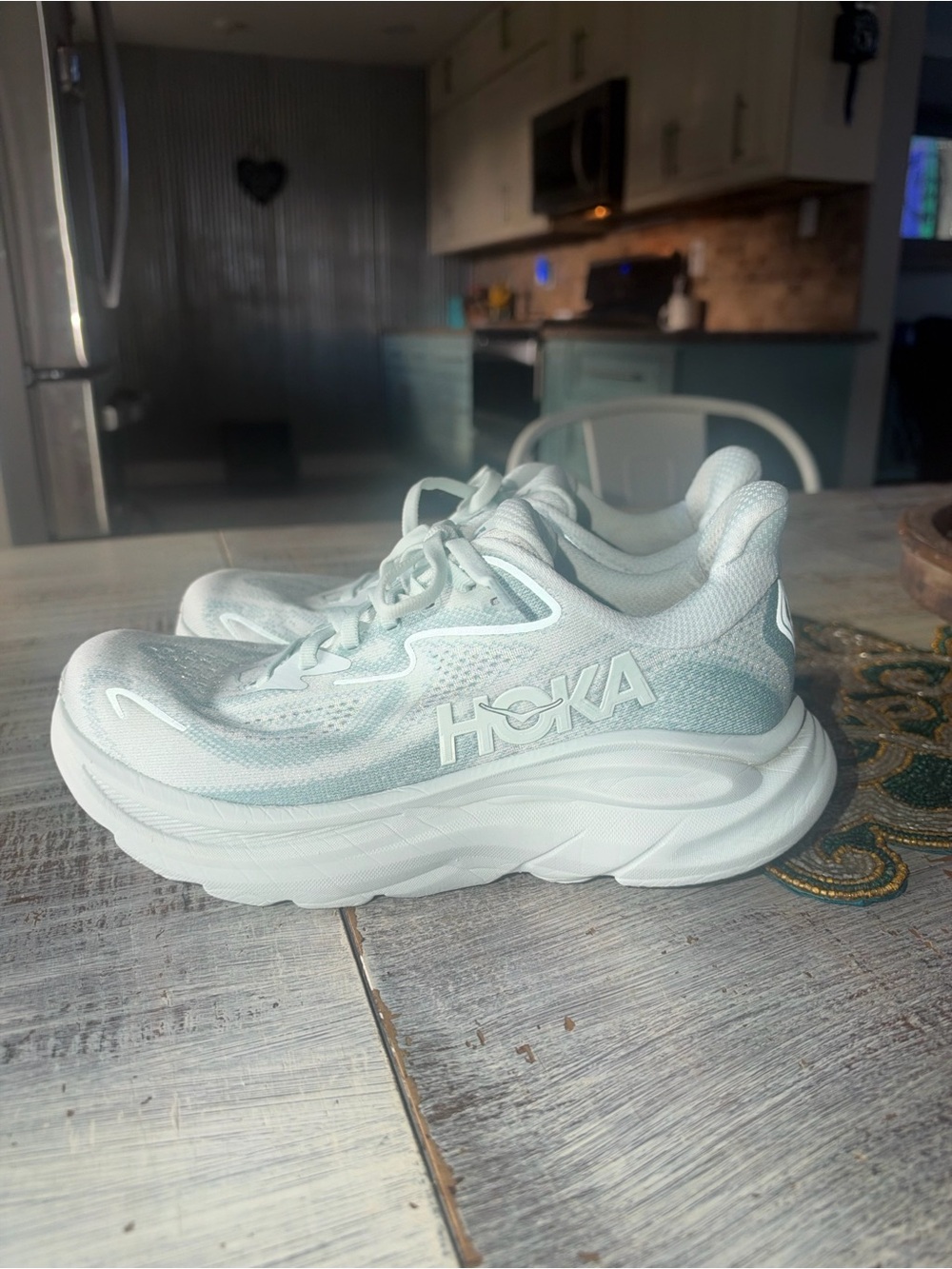 HOKA Clifton 10 size 8